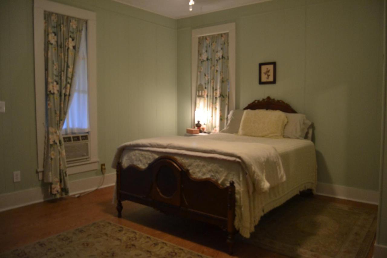 Carleton House Bed And Breakfast Bonham Esterno foto
